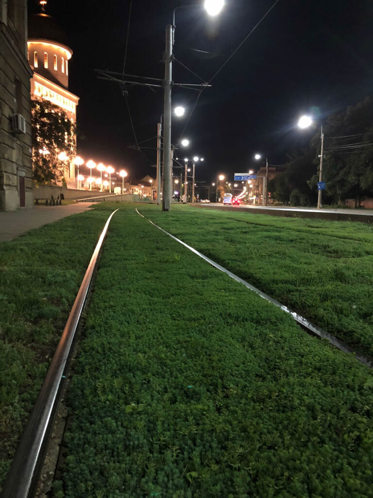 Arad ist die erste Stadt des Landes, in der dank der Begrünung der Straßenbahnlinien