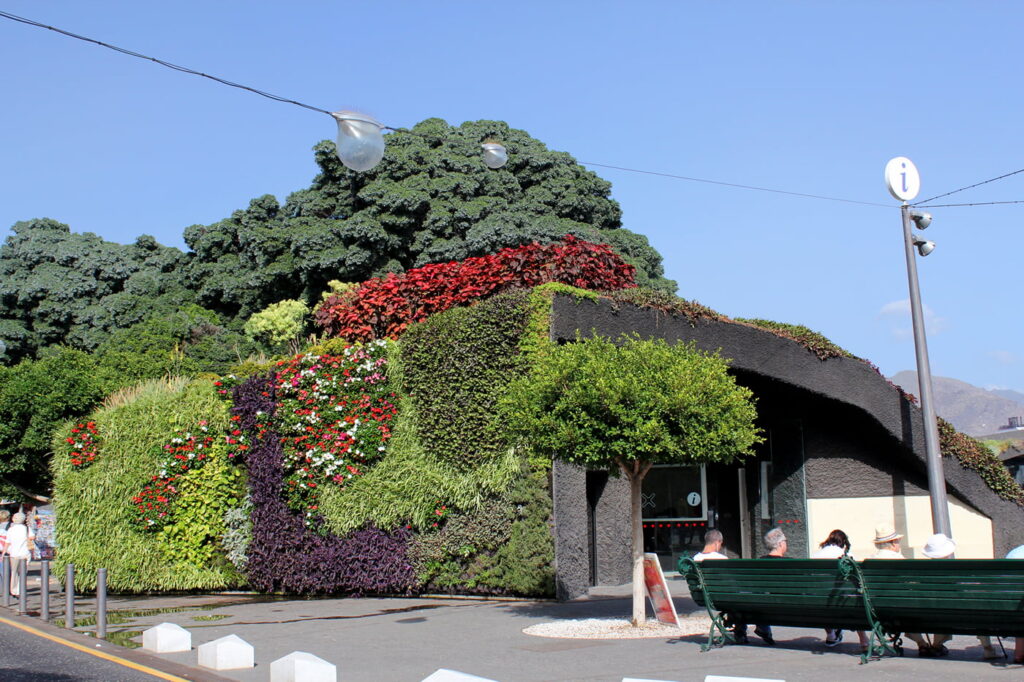 Modulares System für vertikale Gärten